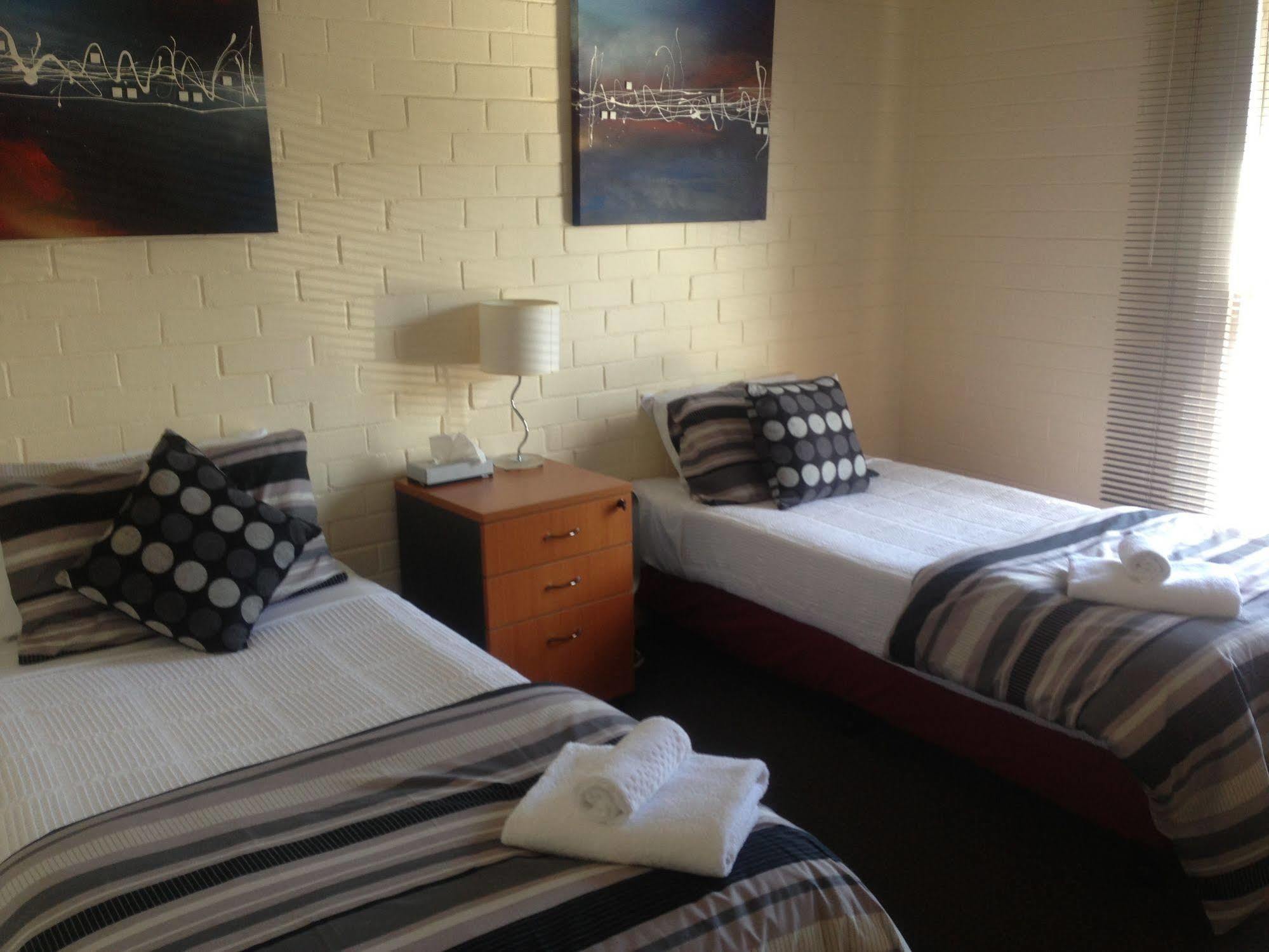 The Mews Motel Launceston Exterior photo